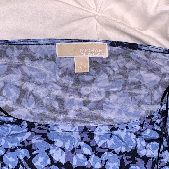 1 MICHAEL KORS BLUE TOP💙 - Picture 7 of 7